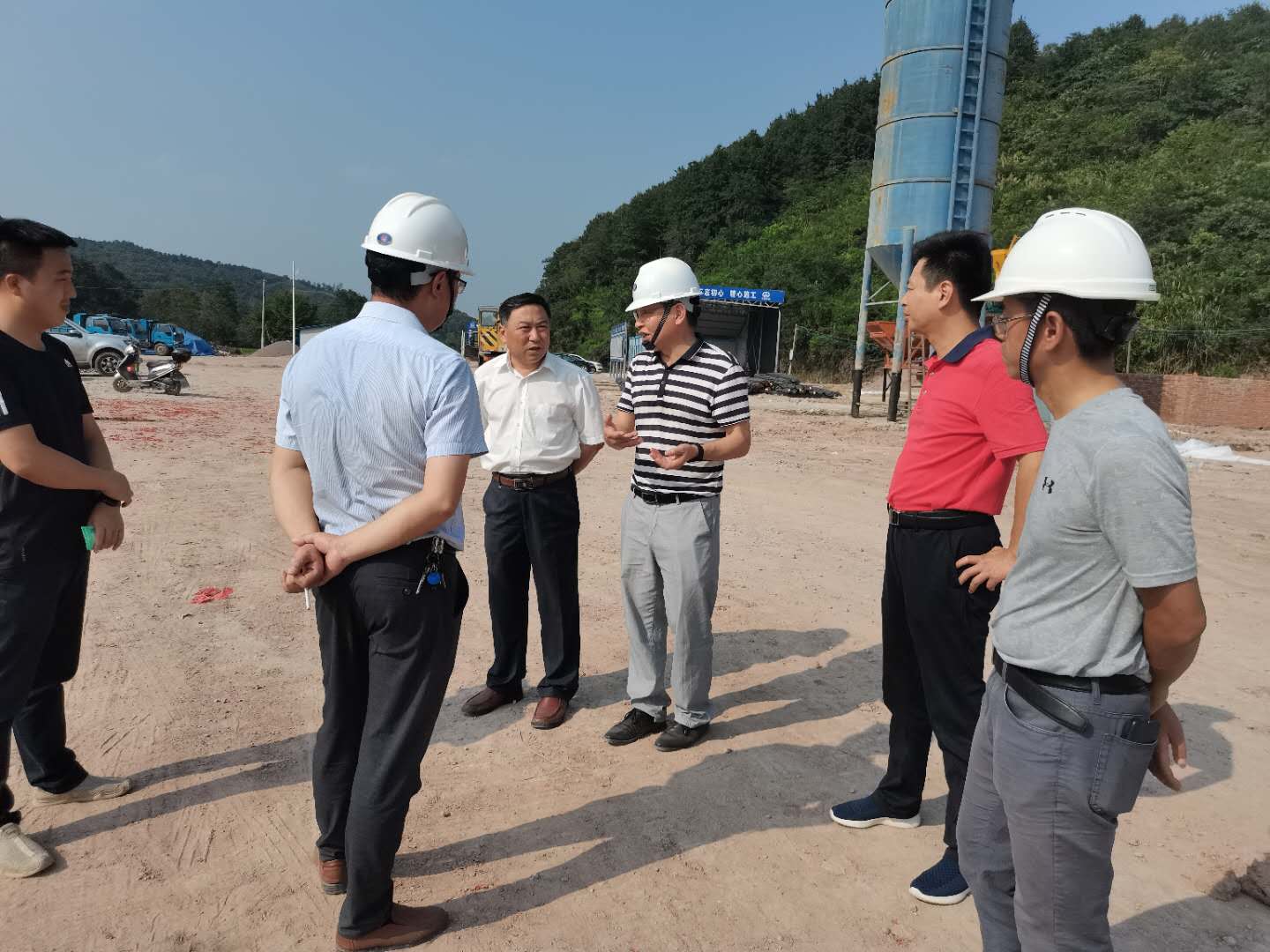 張守銳調(diào)研霍山國鑫建材機(jī)制砂項(xiàng)目建設(shè)進(jìn)展情況