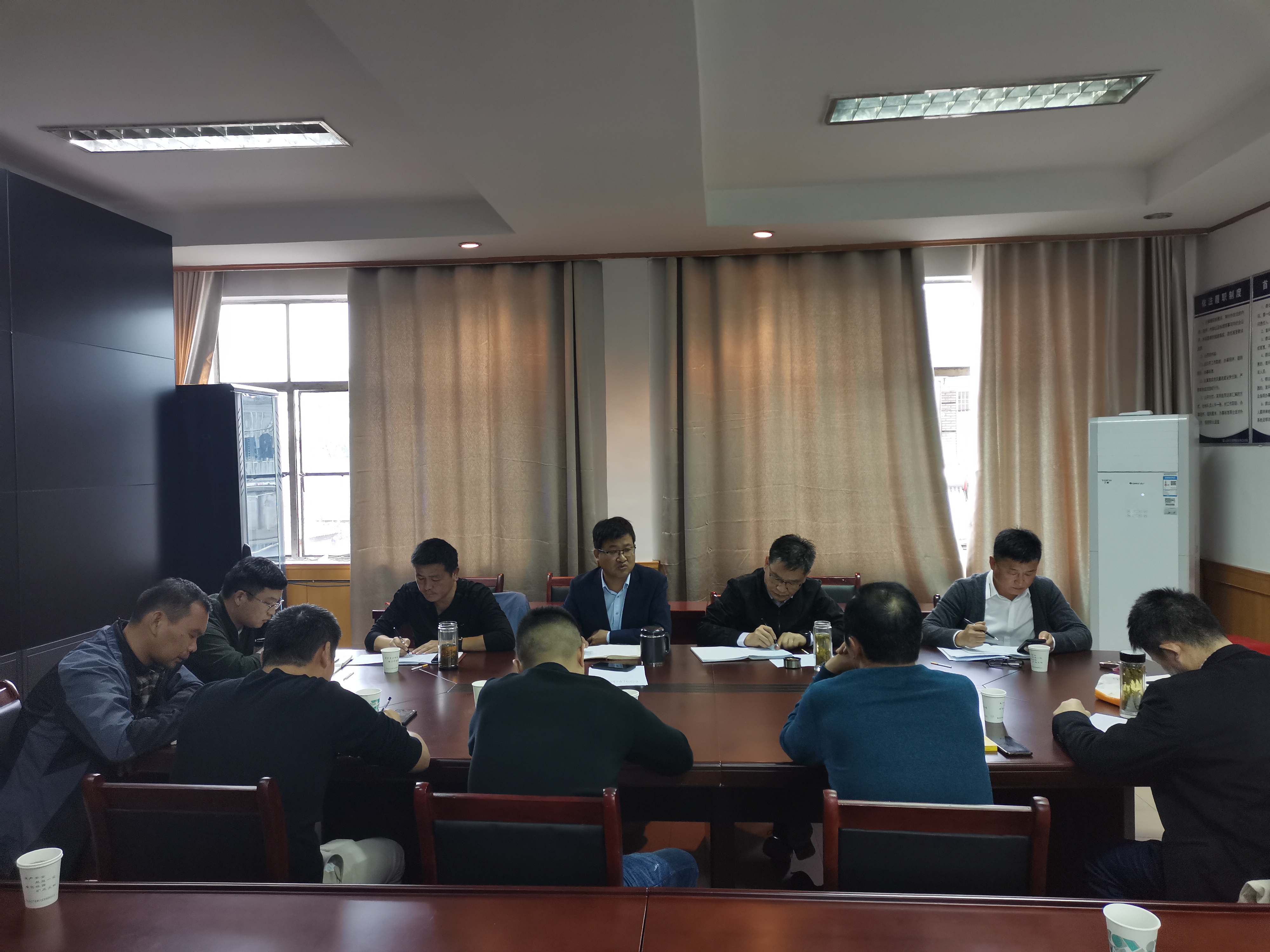 縣礦產(chǎn)公司組織約談庫區(qū)清淤及運(yùn)輸勞務(wù)單位