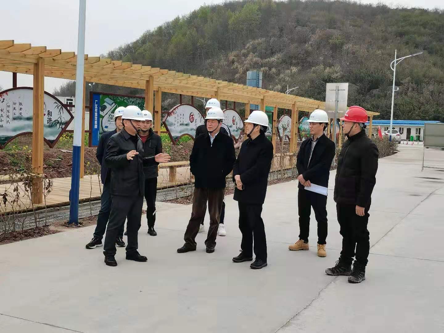 金寨縣科技經(jīng)信局考察國(guó)鑫建材機(jī)制砂項(xiàng)目