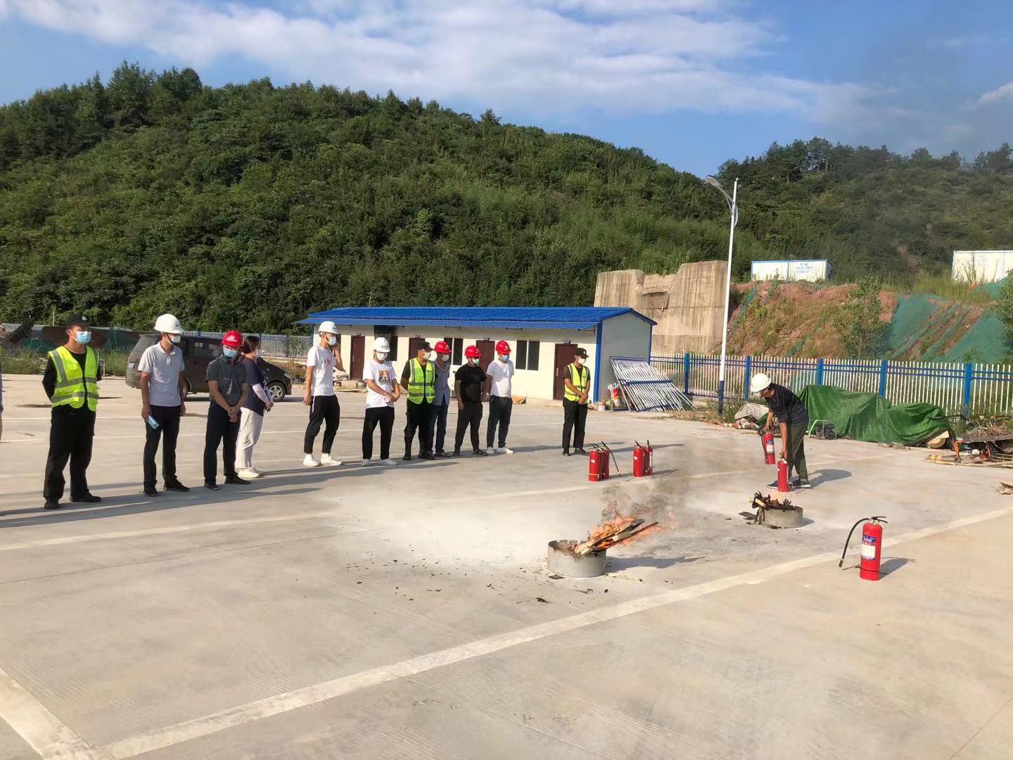 國鑫建材公司開展消防應急演練活動
