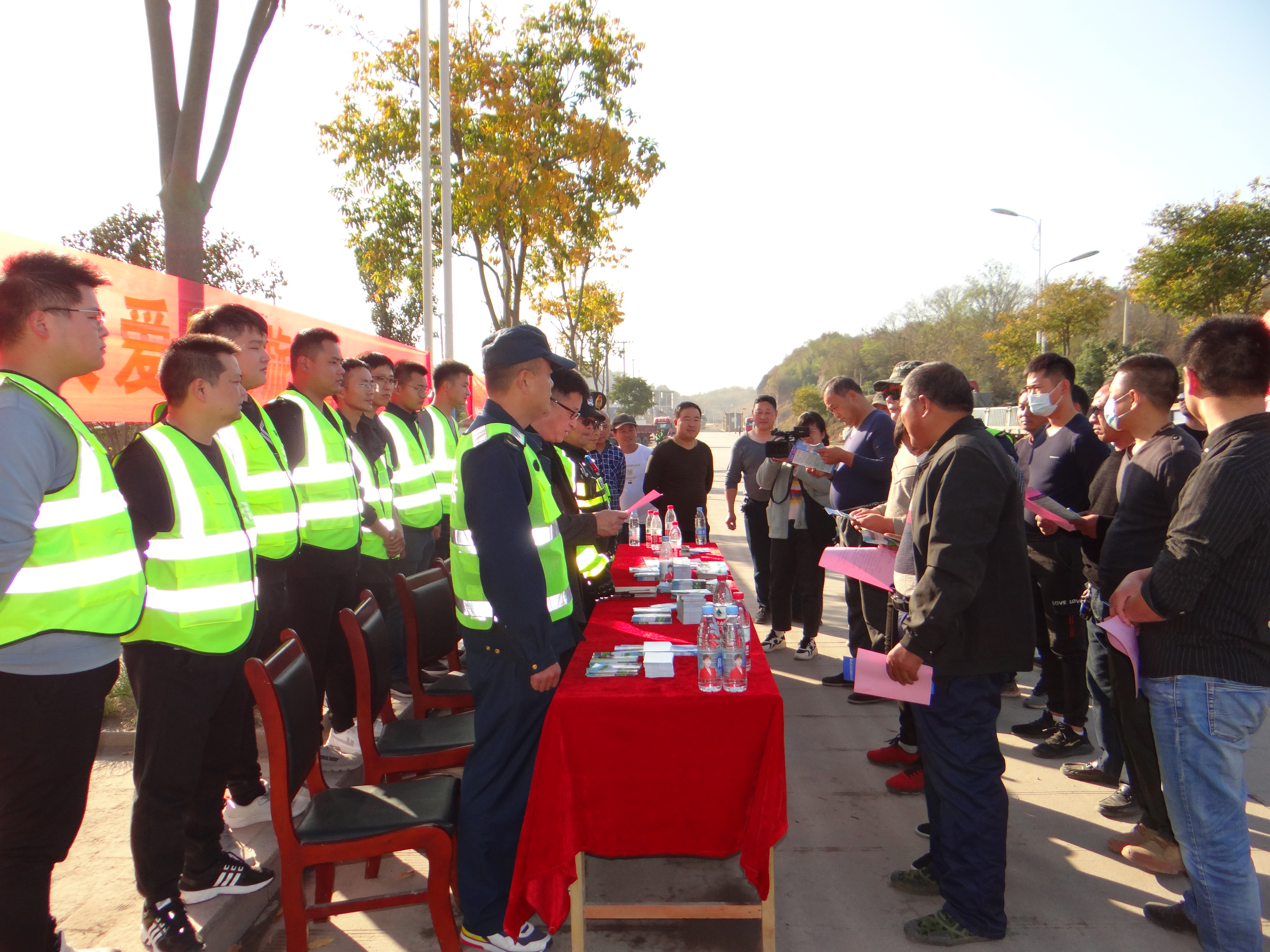 礦產(chǎn)公司組織開展安全運(yùn)輸宣傳活動(dòng)