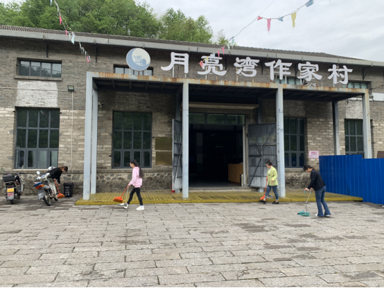 大別山國(guó)投集團(tuán)開展迎“五一”創(chuàng)城創(chuàng)衛(wèi)活動(dòng)