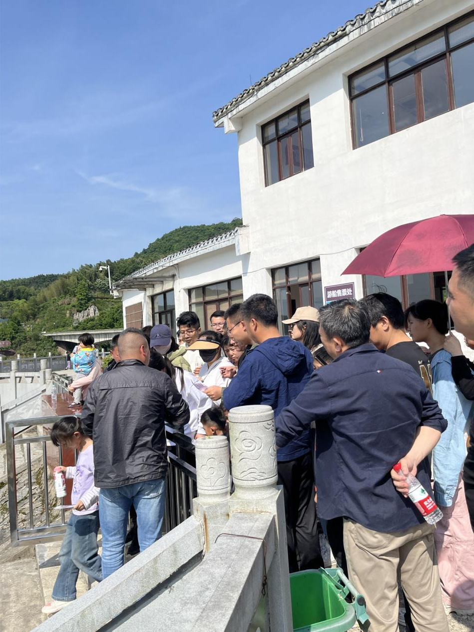 全域旅游公司各景區(qū)五一假期安全平穩(wěn)運(yùn)營