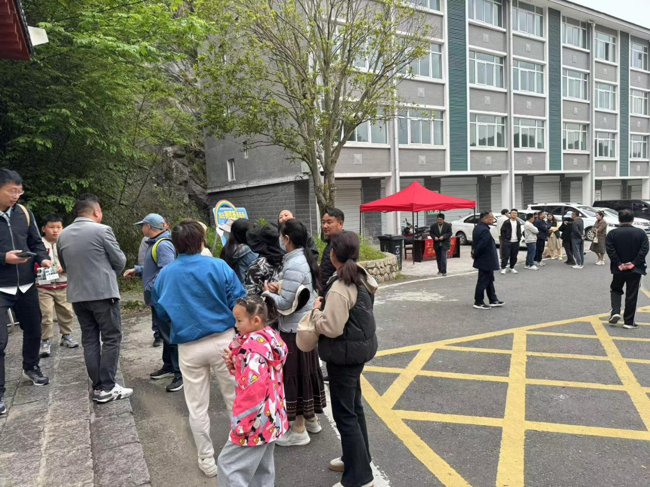 全域旅游公司各景區(qū)五一假期安全平穩(wěn)運(yùn)營